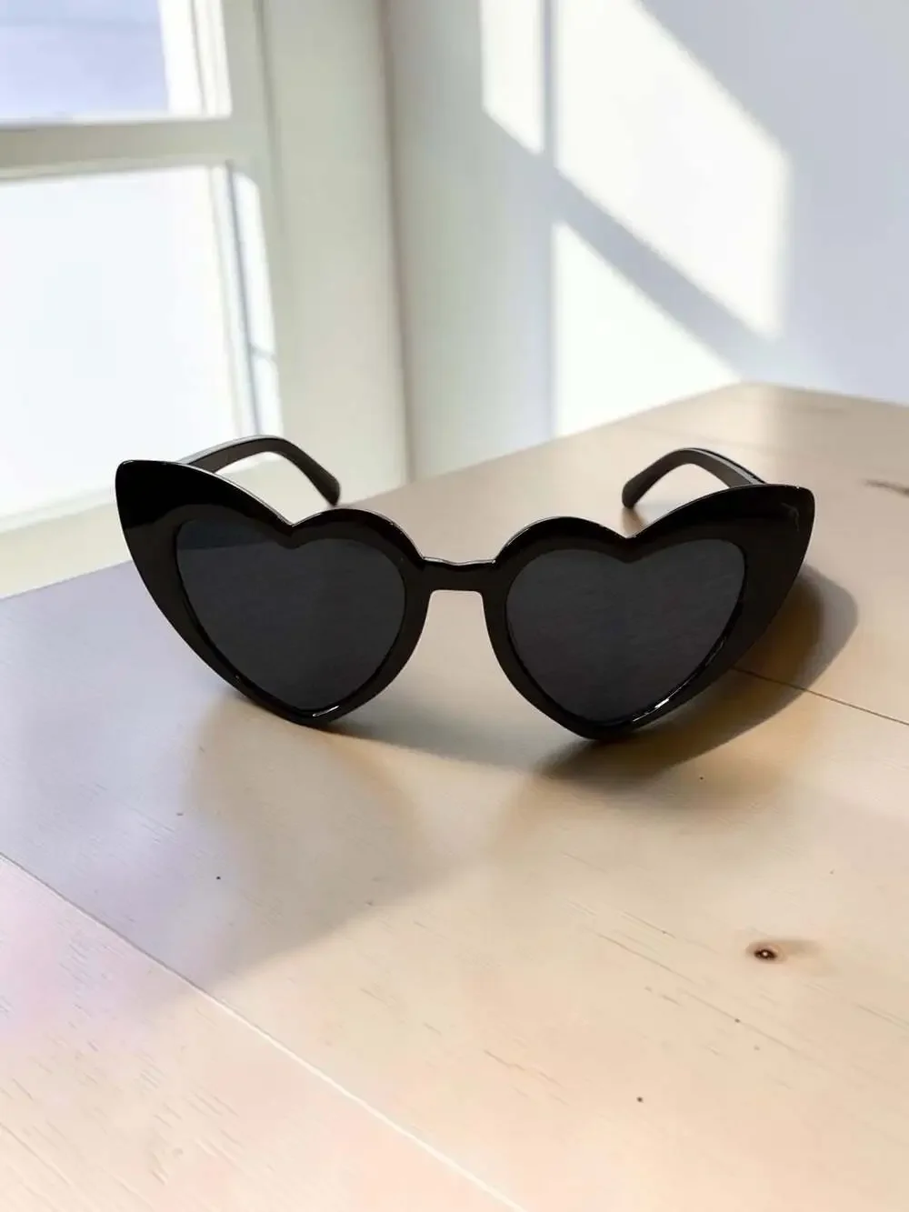 Heart-Shaped Cat Eye Retro Sunglasses